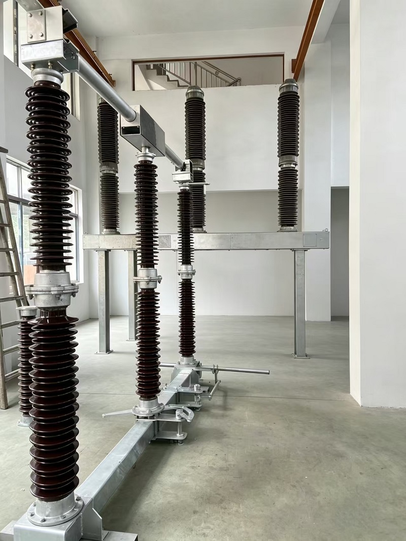 Xarici yüksək gərginlikli yarımstansiyalar üçün 220kV ayırma açarı